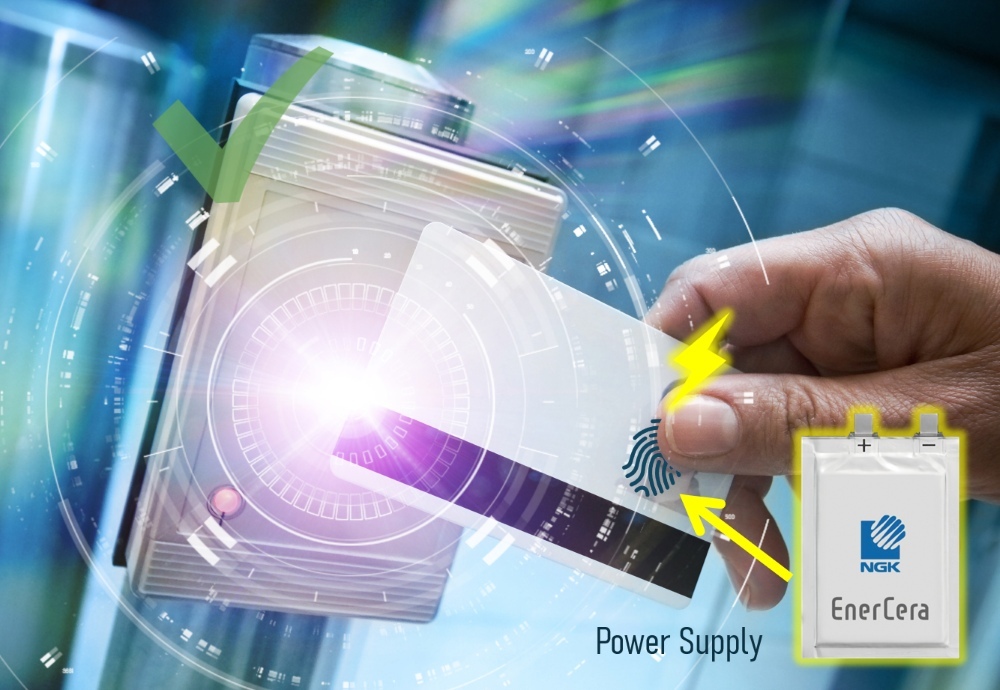 EnerCeraを電源として搭載した指紋認証カードをリーダーにかざして入退室管理を行うイメージ